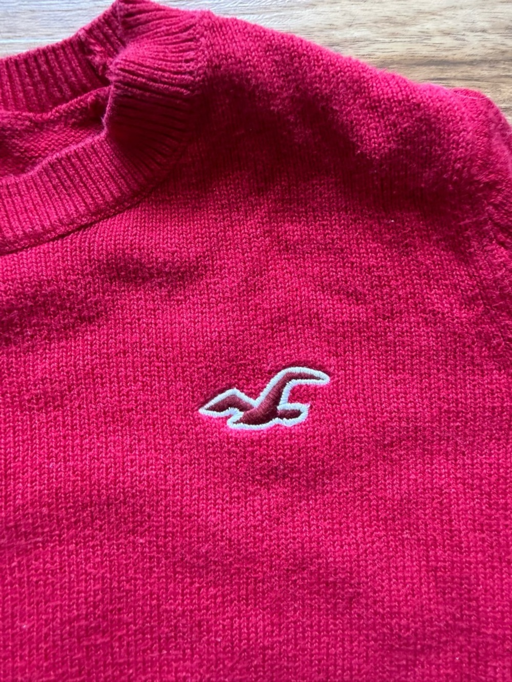 Hollister Red Crewneck Sweater Size Small Lightweight Knit Logo Casual Top Y2K - Picture 2 of 5